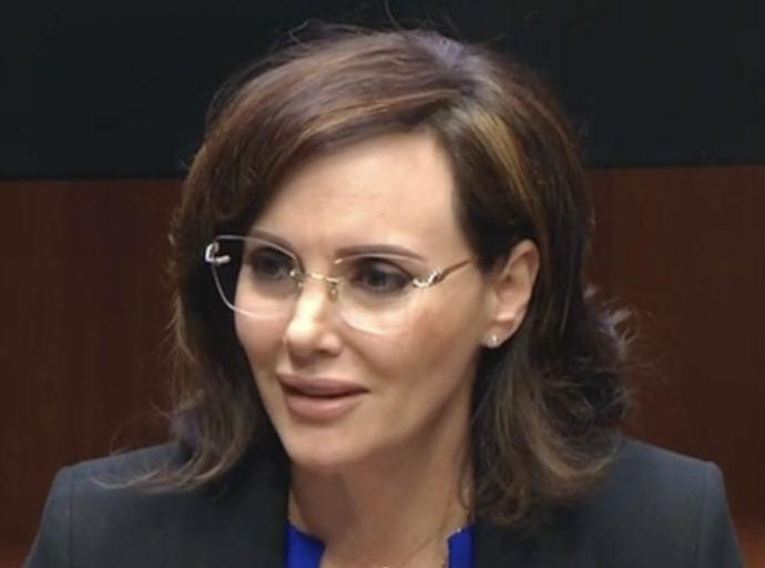 Lilly Presidenta; Claudia Extraditada
